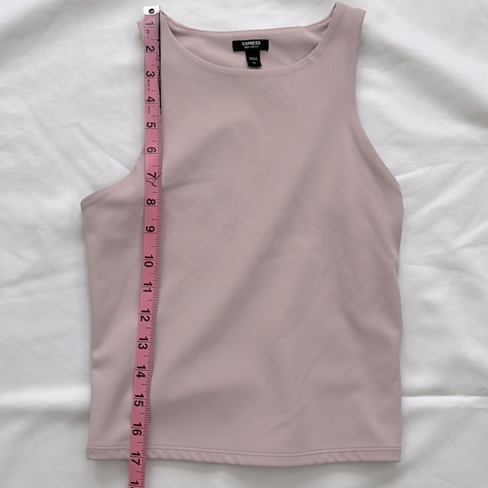 Express body contour XS top. Dusty pink.